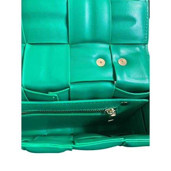 Green Faux Leather Quilted Shoulder Bag Gold Chain Detail - Picture 4 of 4